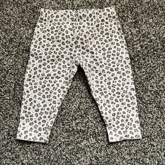 5/$10-Child of Mine by Carters Baby Girl Leopard Print Leggings Size 0-3 Months - Picture 1 of 3
